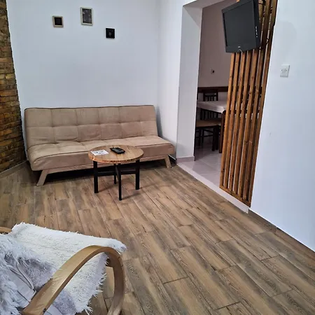 Dora Apartment *